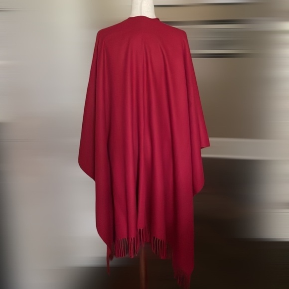 Beautiful Autumn Red Cape Fringe Hem One Size - Picture 3 of 5